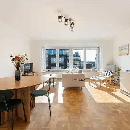 Zonnig, Ruim Op A+ Locatie! *